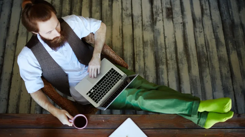 Choosing Between a Freelancer and a Digital Agency: Pros and Con