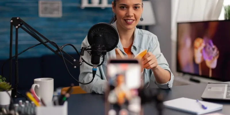 influencer-recording-yellow-book-review-for-social-2022-01-19-00-22-37-utc-1536x1024-1-r8oa7l9sou9hyzx60s4dfcydf8iadte3ilhfv4j068