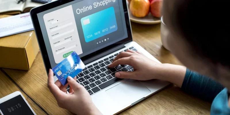 people-purchsing-goods-e-commerce-online-shopping-2022-12-15-23-08-18-utc-1536x1025-1-r8oa7l9sou9hyzx60s4dfcydf8iadte3ilhfv4j068